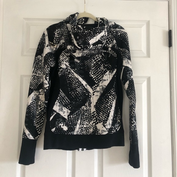 Lululemon zip up - Picture 4 of 7